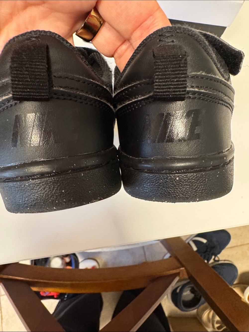 Nike kids Black Low-Top Velcro Strap Athletic Sneakers - Picture 2 of 3